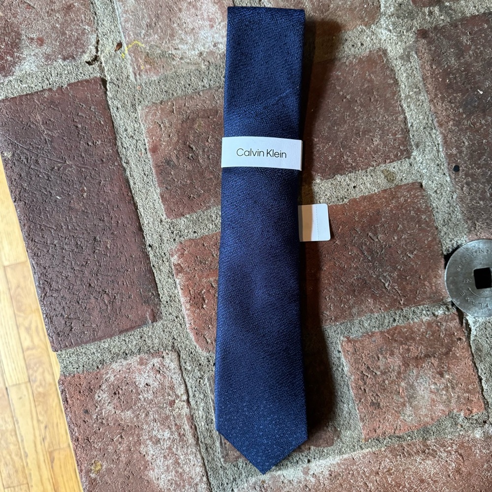 Calvin Klein Deep Blue Men's Tie - Picture 3 of 4
